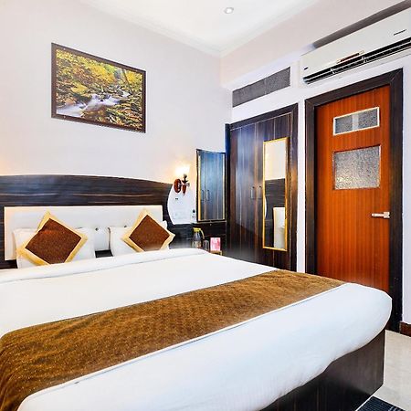 Merit Hotel Agra  Dış mekan fotoğraf