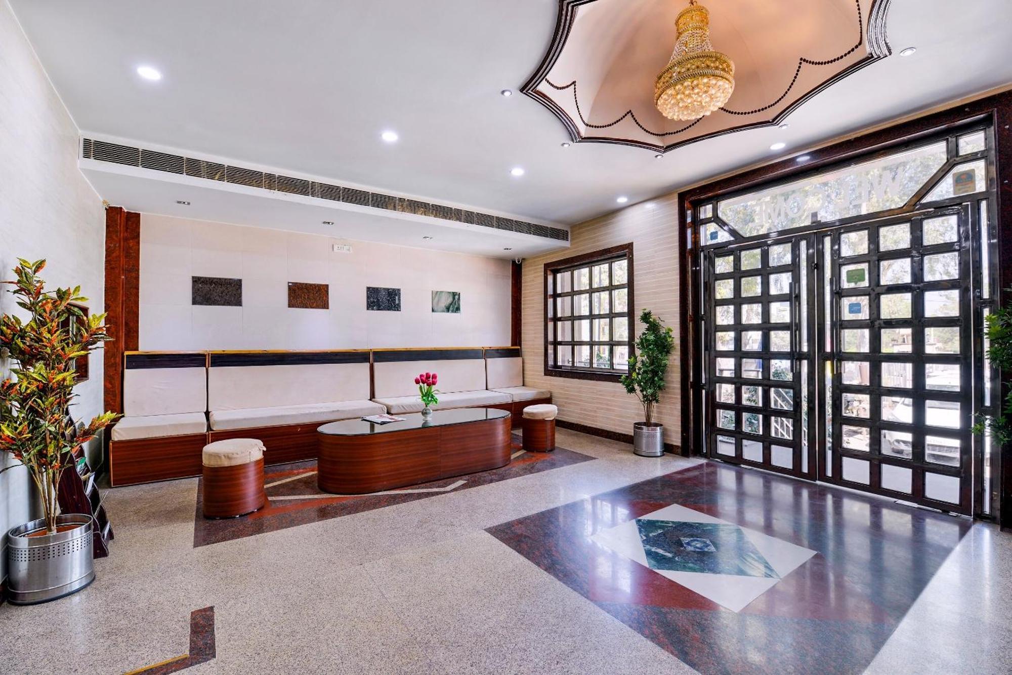 Merit Hotel Agra  Dış mekan fotoğraf